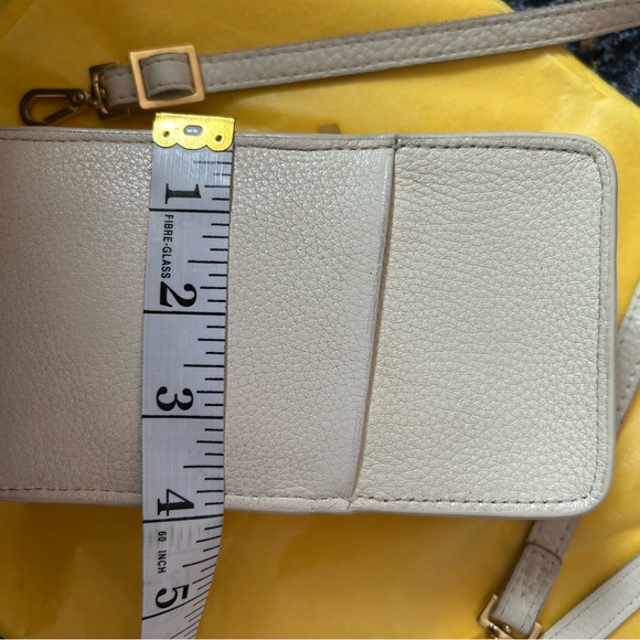 Leather Crossbody Phone Bag in white:)🦄
Hammitt leather beautiful lil bag! - Picture 7 of 9